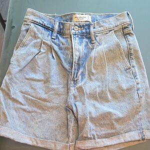 Abercrombie & Fitch The Pleated Short Ultra High Rise